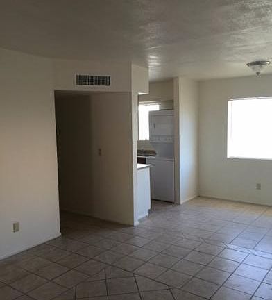 4th image of 515 E Jacinto St