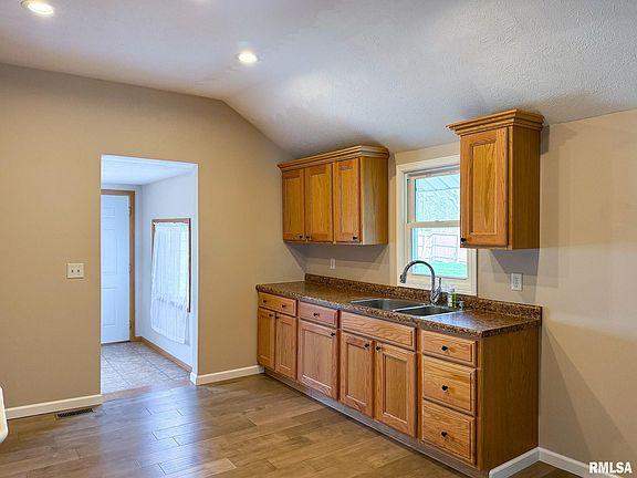 5th image of 3803 S Chalmers Ave