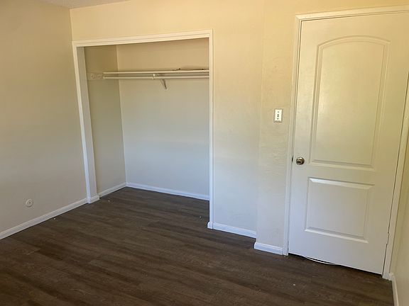 3rd image of 555-57 Kleaveland Pl #557