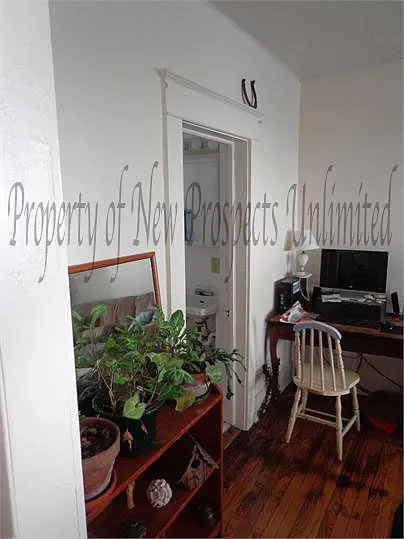 20-22 Clarke Avenue - 2R — Photo 4