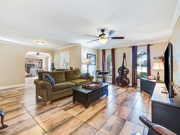 5th image of 1432 Gleneagles Way