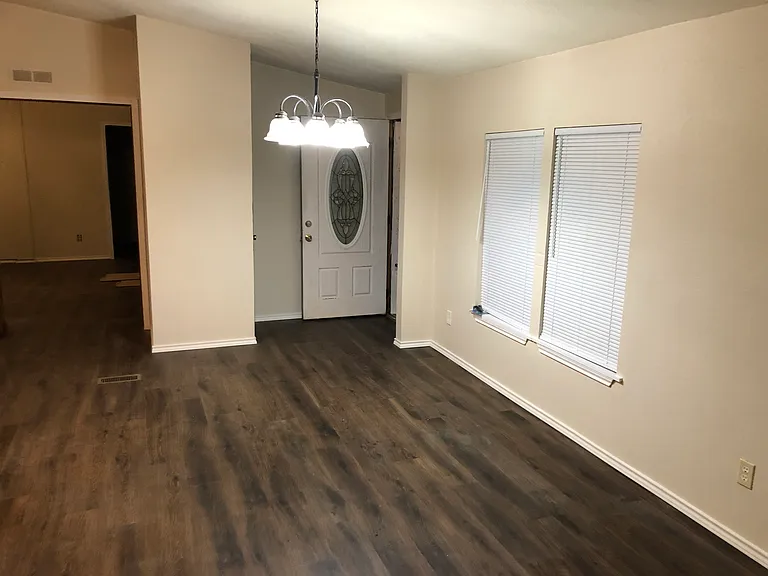 2409 E Paradise Ln — Photo 15