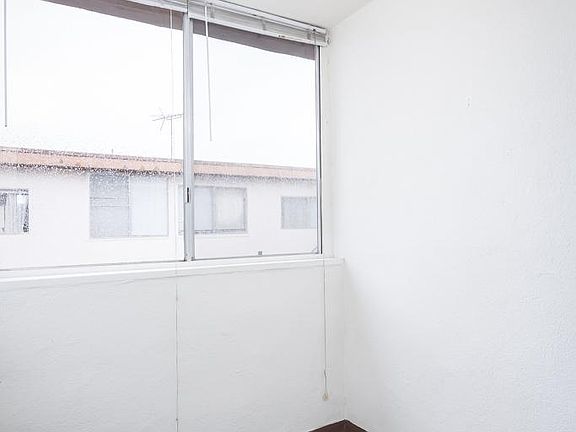 4th image of 1311 Ocean Park Blvd APT 2
