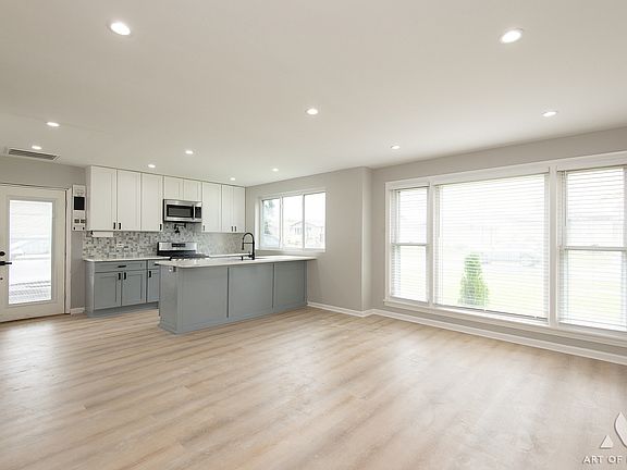 4th image of 4826 N Prospect Ave