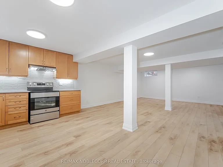 131 Dunstan Cres #LOWER — Photo 16