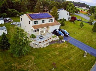 102 Gloucester St, Clifton Park, NY 12065