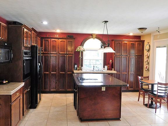 3rd image of 2714 Fairview Dr