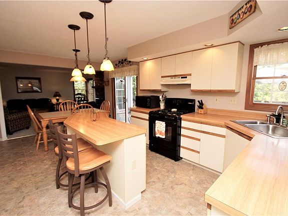 3rd image of 19323 Spinnaker Cir