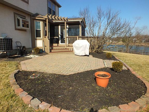 2nd image of 570 Lake Knoll Ct