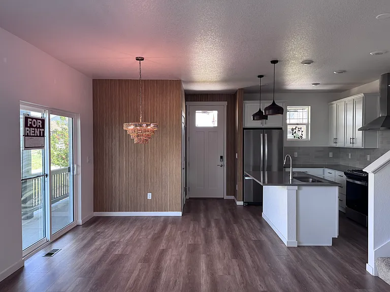 962 Andrews Crest Dr — Photo 8