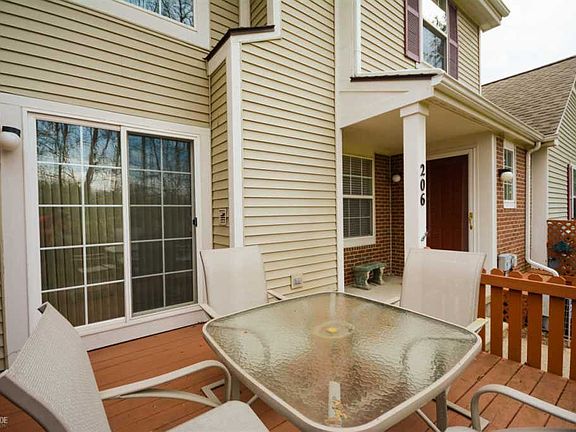 2nd image of 206 Barrington Cir #1