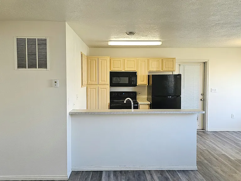 Hanbury Manor Apartments — Photo 4