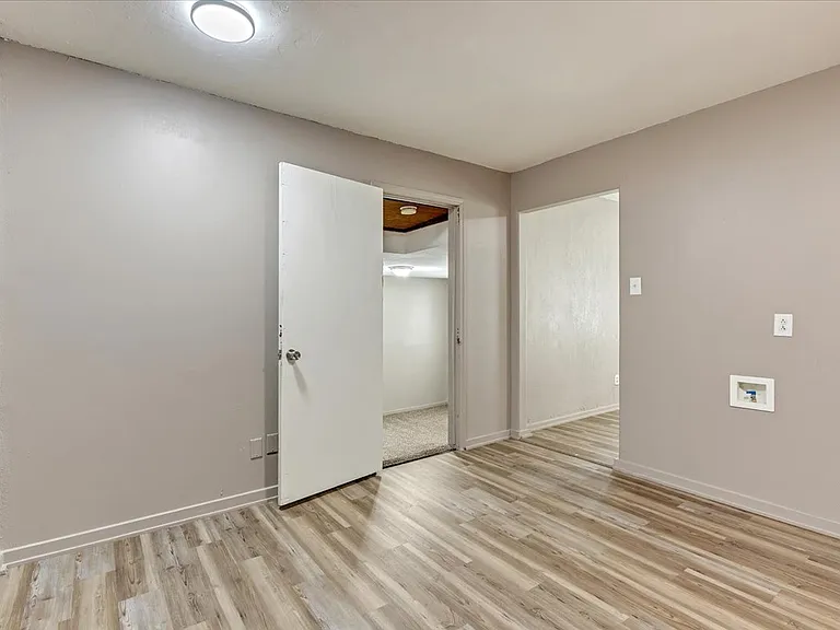 1536 SW 52nd St — Photo 11