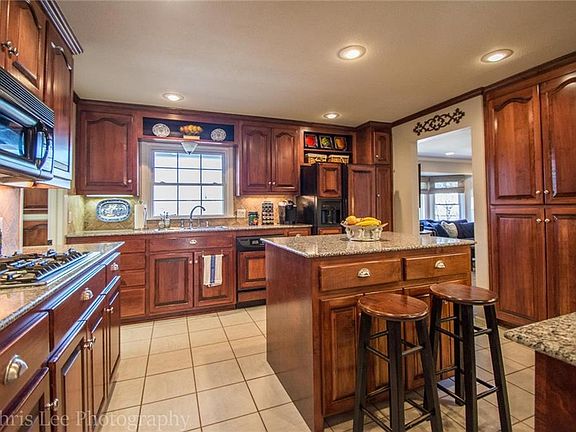 5th image of 1120 E Oaks Manor Dr