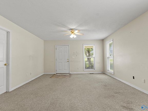 5th image of 28 Townview Dr
