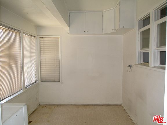 4th image of 2409 W Via Lucia