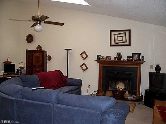 2nd image of 1840 Finsbury Ln