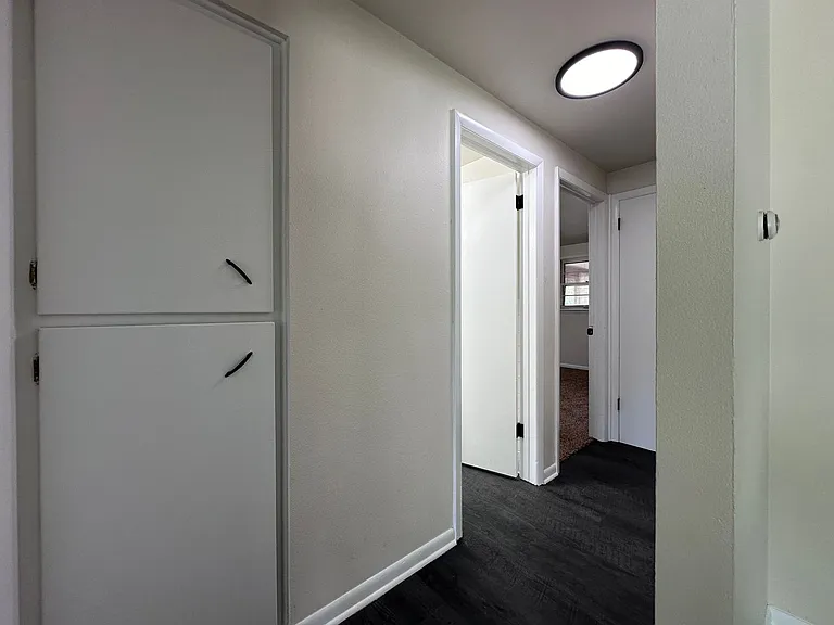 490 Saint Bernard Dr — Photo 11