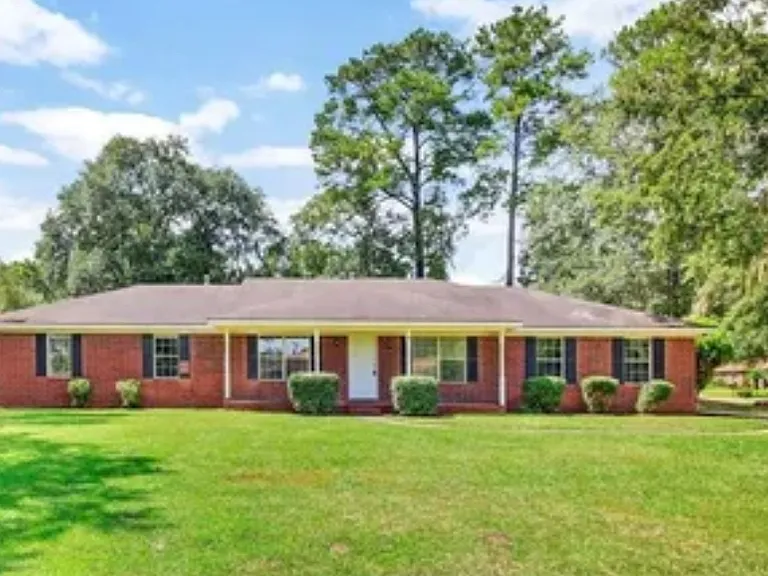 418 Flowers Dr — Photo 1