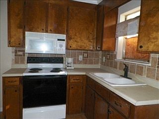 5th image of 220 Wheatfield Dr