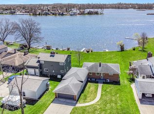 9301 Gale Rd, White Lake, MI 48386