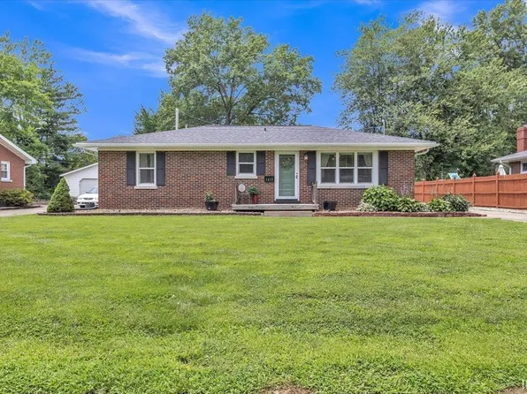 1413 Green Meadow Rd, Evansville, IN 47715