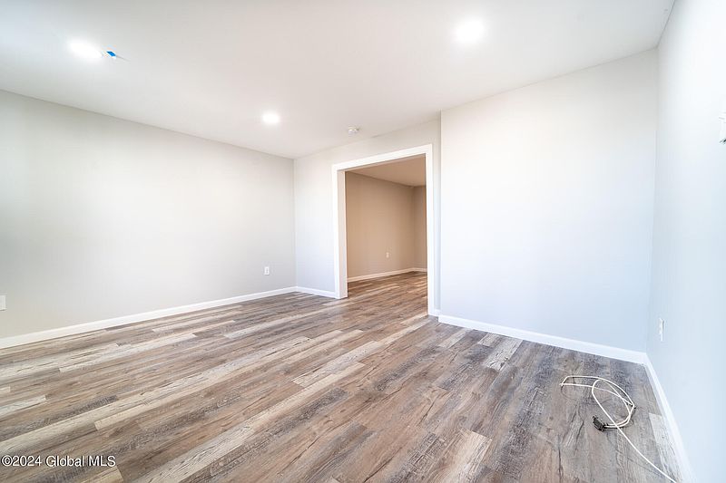 3rd image of 822 2nd Street