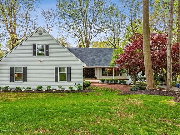2nd image of 15 Hancock Ln
