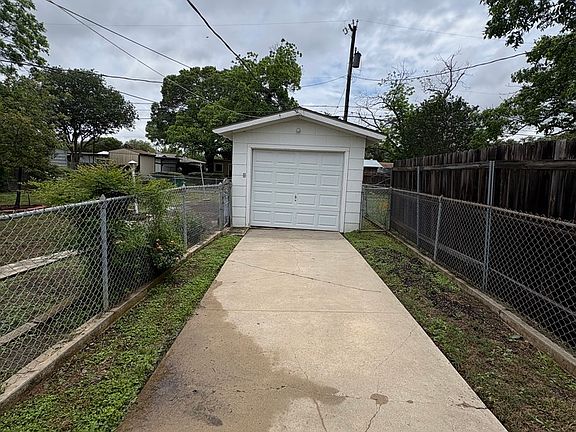 2nd image of 206 Laurelwood Dr