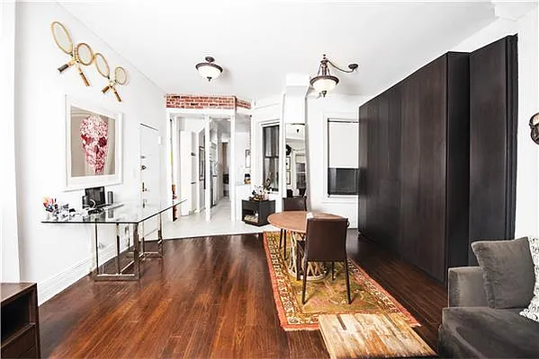 Sold by R New York | media 1