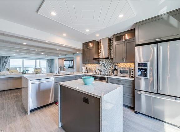 4th image of 9051 Gulf Shore Dr Ph 3