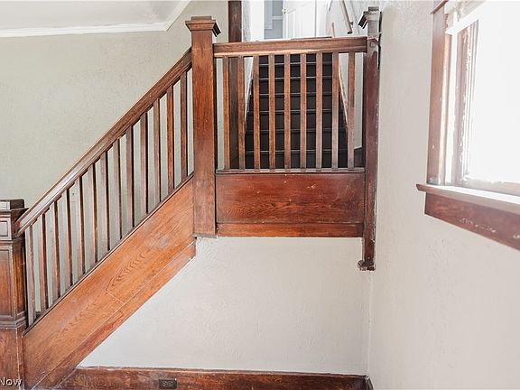 3rd image of 932 Parkview Ave