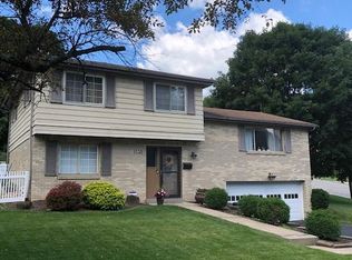 1530 Spreading Oak Dr, Pittsburgh, PA 15220