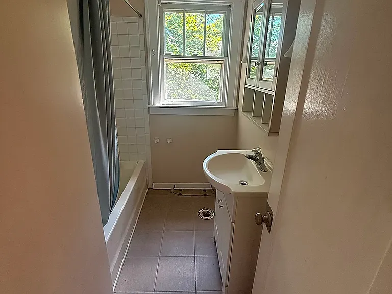 2115 Burdett Ave — Photo 6