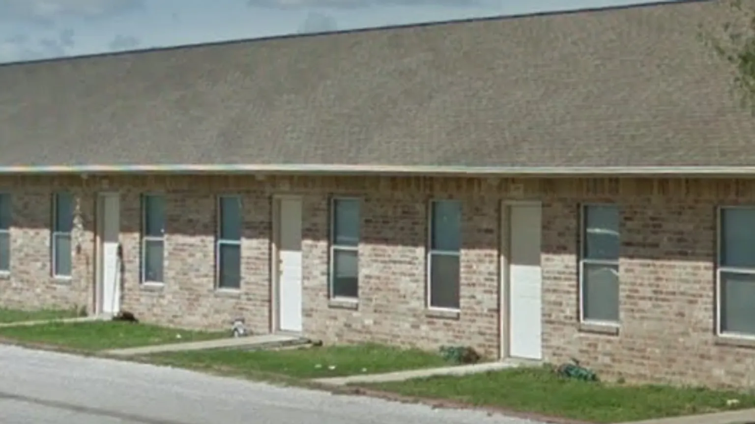 Kingsland Apartments On Dilley Street — Photo 1