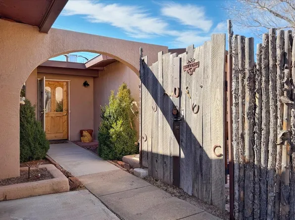 3312 Avenida Del Oro, Santa Fe, NM 87507
