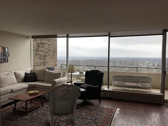3rd image of 1000 Urlin Ave APT 2021