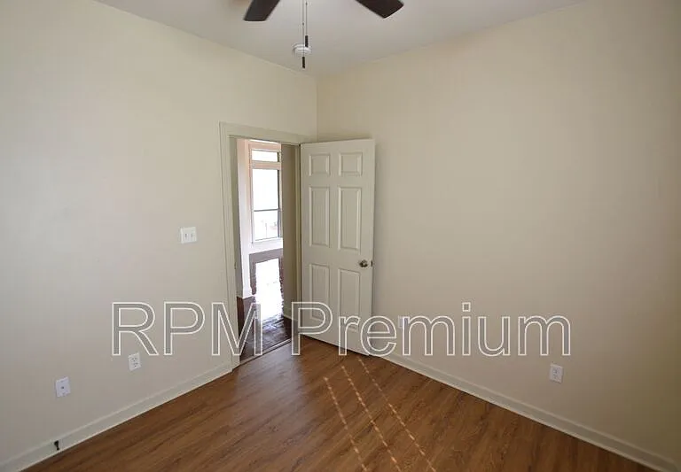 2691 Woodbend Ave — Photo 19