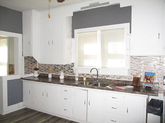 3rd image of 808 E Ellis St