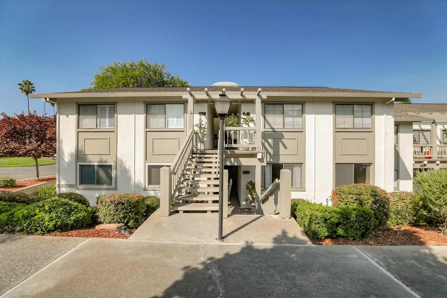 5574 Cribari Cir photo 1