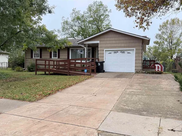 2264 Roach St, Salina, KS 67401
