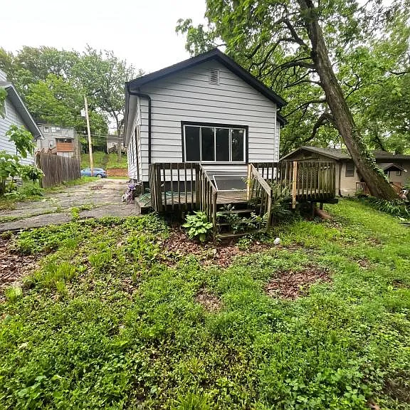 917 Kirkwood Ave — Photo 1