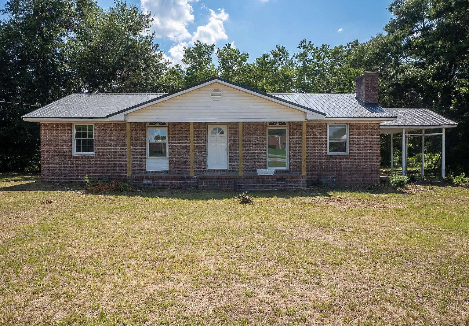 3 bed, 2.0 bath, 1472 sqft, $1,400 — Photo 2