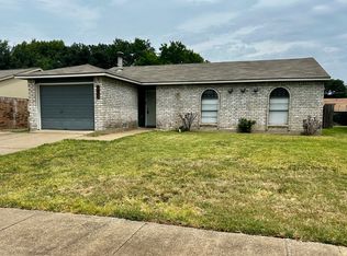 7445 Sandhurst Ln S, North Richland Hills, TX 76182