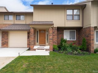 3104 Woods Cir, Detroit, MI 48207