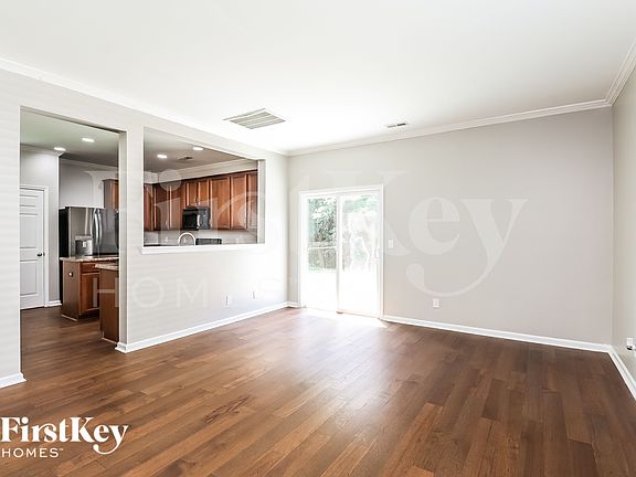 3rd image of 10118 Green Grass Rd