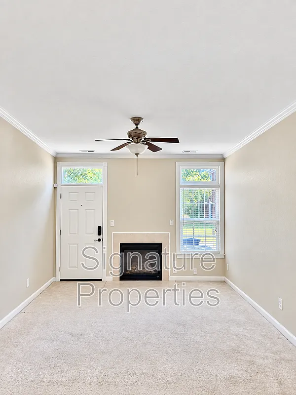 3 bed, 2.5 bath, 2070 sqft, $2,500 — Photo 2