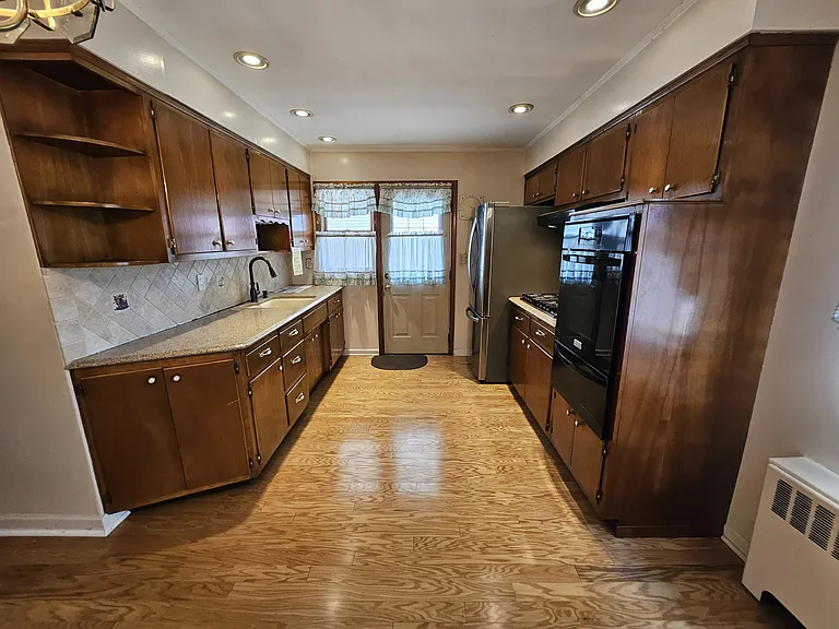 35 Elwood Ave — Photo 8