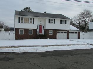 31 Pine St, Keyport, NJ 07735