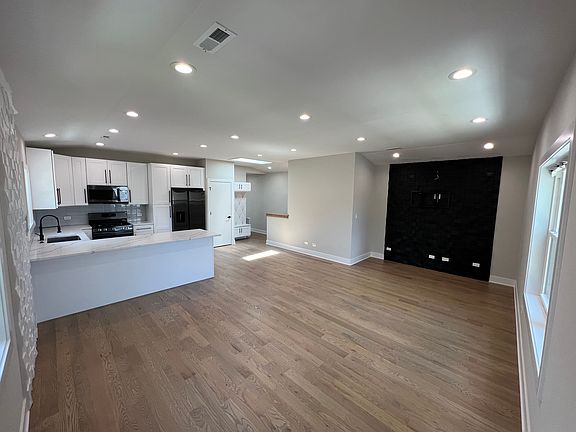 2nd image of 5907 W Waveland Ave #2